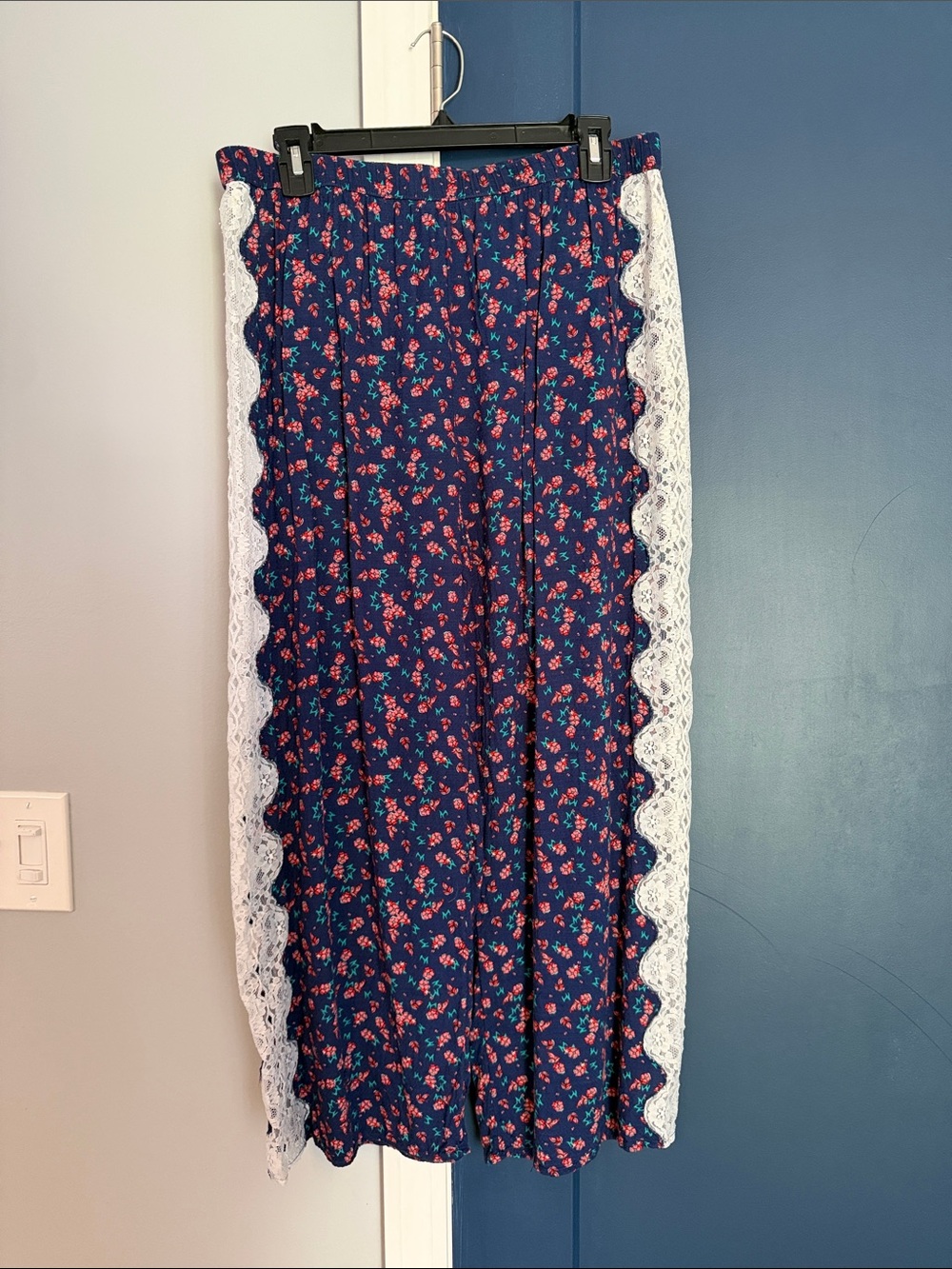 Anthropologie Navy Floral Wide-Leg Pants with White Lace Trim